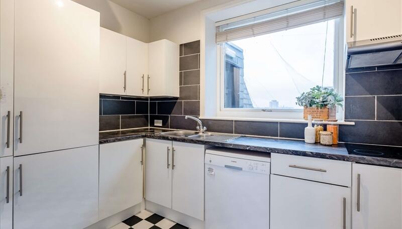 4 bed property in Strathmore Court, Park Road, London